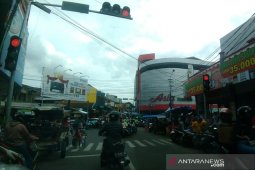 Pengunjung padati pusat perbelanjaan di Garut jelang Idul Fitri