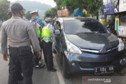 Polres Garut tangkap mobil pemudik yang terobos pos pemeriksaan