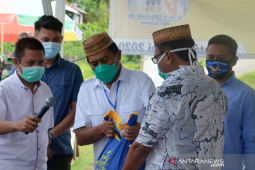 F-NasDem Gorut salurkan ratusan paket Lebaran ke petugas perbatasan