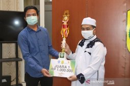 Walikota Serahkan Piala Juara Pildacil