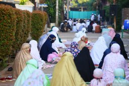 Warga di Bekasi gelar Shalat Id dengan protokol kesehatan
