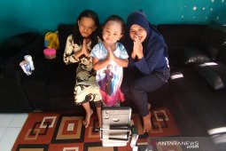 Warga di Garut silaturahmi virtual rayakan Idul Fitri di tengah COVID-19