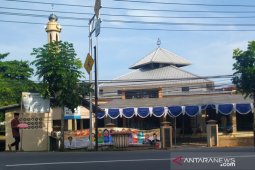 Sebagian warga Pangkalpinang "nganggung" rayakan Idul Fitri