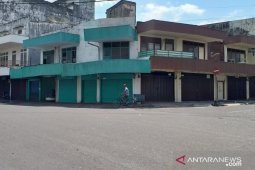 Hari kedua Lebaran, Pasar Tanjung Pandan tampak sepi