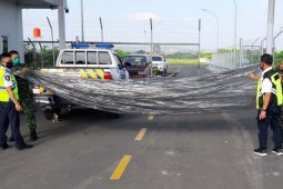 Huge unmanned hot air balloon lands in Semarang's airport area