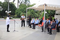 Risma beri penghargaan 15 aparat penegak hukum di Surabaya