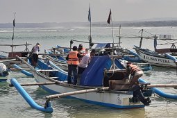 Jenazah nelayan yang dihantam gelombang tinggi di perairan Sukabumi ditemukan