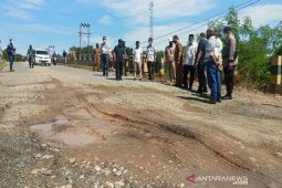PT Balangan Coal perbaiki jalan dan jembatan yang dikeluhkan warga