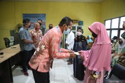 21 KK Desa Padang Luas terima BLT-DD