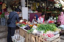 Pemkab Bangka Barat wajibkan pengunjung pasar gunakan masker