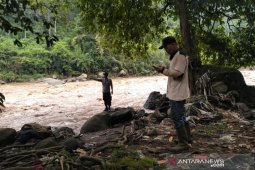 Seorang warga raib terseret arus Sungai Cimanuk di Garut