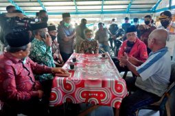 Bupati Aceh Barat ngopi pagi bersama pedagang di Pasar Bina Usaha