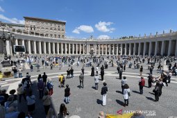 Paus Fransiskus ingatkan rakyat Italia tak lengah usai lalui puncak wabah