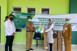 Tanggulangi pandemi COVID-19, BPJAMSOSTEK salurkan bantuan vitamin dan APD