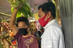 Banyak pedagang pasar di Rungkut Surabaya abaikan protokol kesehatan