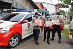 Ditpamobvit Polda Kasel bagikan 250 paket sembako