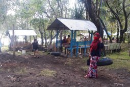 Warga Ternate kunjungi objek wisata andalan