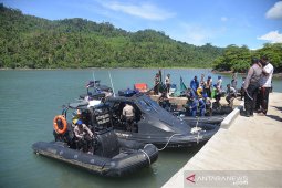 Bagi sembako peringati Hari Pancasila di Pulau Aceh