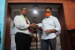 Gubernur Maluku serahkan obat COVID-19 asal Wuhan, Cina