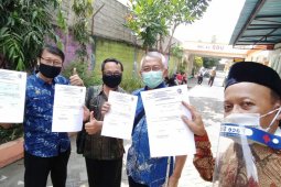 Kepala sekolah dan pengawas SMA di Tulungagung jalani tes cepat COVID-19