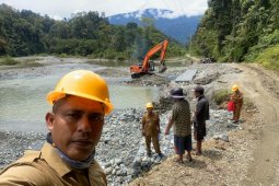 PUPR Aceh Barat tangani erosi sungai di Sikundo kurang 45 hari kerja