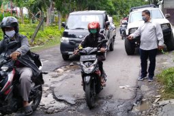 Gorong-gorong rusak penyebab banjir di Kota Surabaya