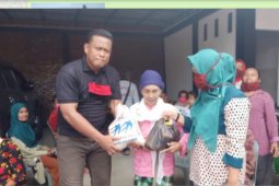 Kades Bukit Selamat Besitang Langkat donasikan honornya untuk warga yang tidak masuk penerima bantuan