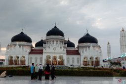 Banda Aceh "banjir" pendatang liburan jelang tahun baru