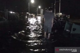 Waspadai gelombang tinggi dan banjir rob di perairan utara Pulau Jawa