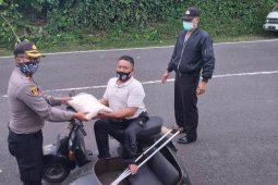 Polres Bangli bagikan bantuan Polri ke penyandang disabilitas
