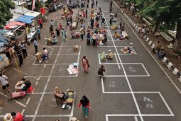 Tiga pasar di Surabaya terapkan "physical distancing"