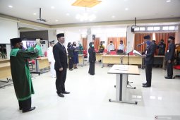 Bupati lantik 104 pejabat administrator dan pengawas
