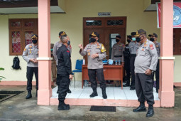 Kapolda Maluku motivasi warga jalani karantina di LPMP Ambon