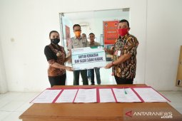 Bank Kalbar bantu 1 ton beras untuk korban banjir di Kabupaten Landak
