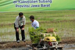 Mentan Ajak Petani Subang Manfaatkan Alsintan dan KUR