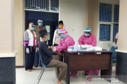 Gugus Tugas COVID-19 Bangkalan lakukan tes cepat di 17 kecamatan
