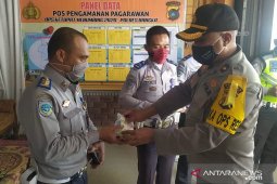 Polres Bangka bagikan masker dan suplemen untuk personel