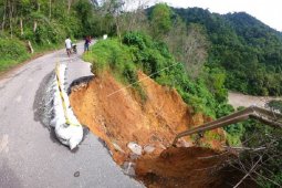 Lintas Jambi-Sumbar lewat Kerinci rawan longsor di Merangin