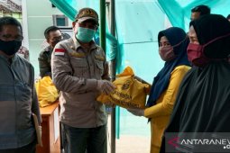 Kotabaru continues food distribution to Pulau Laut Kepulauan