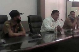 Bupati Labura terima warga yang demo tak dapat bantuan