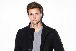 Bintang "The Flash" Hartley Sawyer dipecat karena rasis dan misoginis