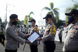 Ciptakan lagu edukatif Bripka Eko terima penghargaan