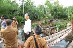 Ambruk, Bupati Tapsel perintahkan pasang jembatan bailey