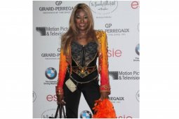 Penyanyi Bonnie Pointer dari "Pointer Sisters" tutup  usia