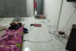 Seorang pria ditemukan membusuk di rumahnya