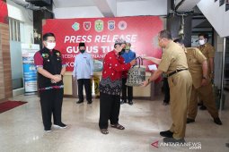 1256 Ustadz dan Ustadzah Terima Sembako dan Uang Tunai