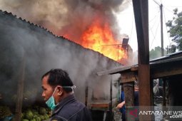 Belasan rumah hangus terbakar di Jalan Punak Medan