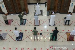 Rumah ibadah di Karawang terapkan protokol kesehatan jelang normal baru