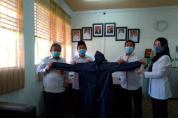 Bupati terima 65 APD pakaian hazmat hasil UMKM Tapin