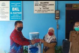 BKKBN Kalbar berikan bantuan APD kepada kelompok BKL Al-Kautsar